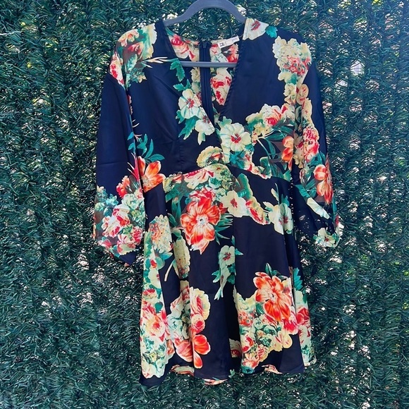 Blooming DRESS - Picture 3 of 3